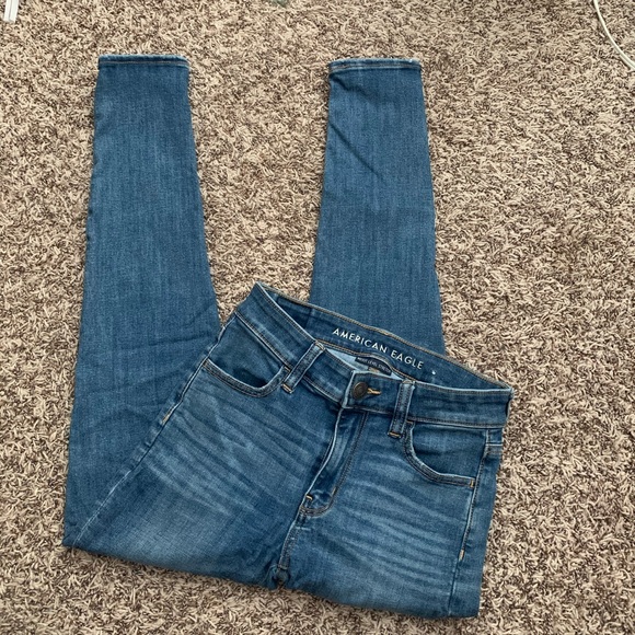 American Eagle Hi-rise Crop - Picture 2 of 6